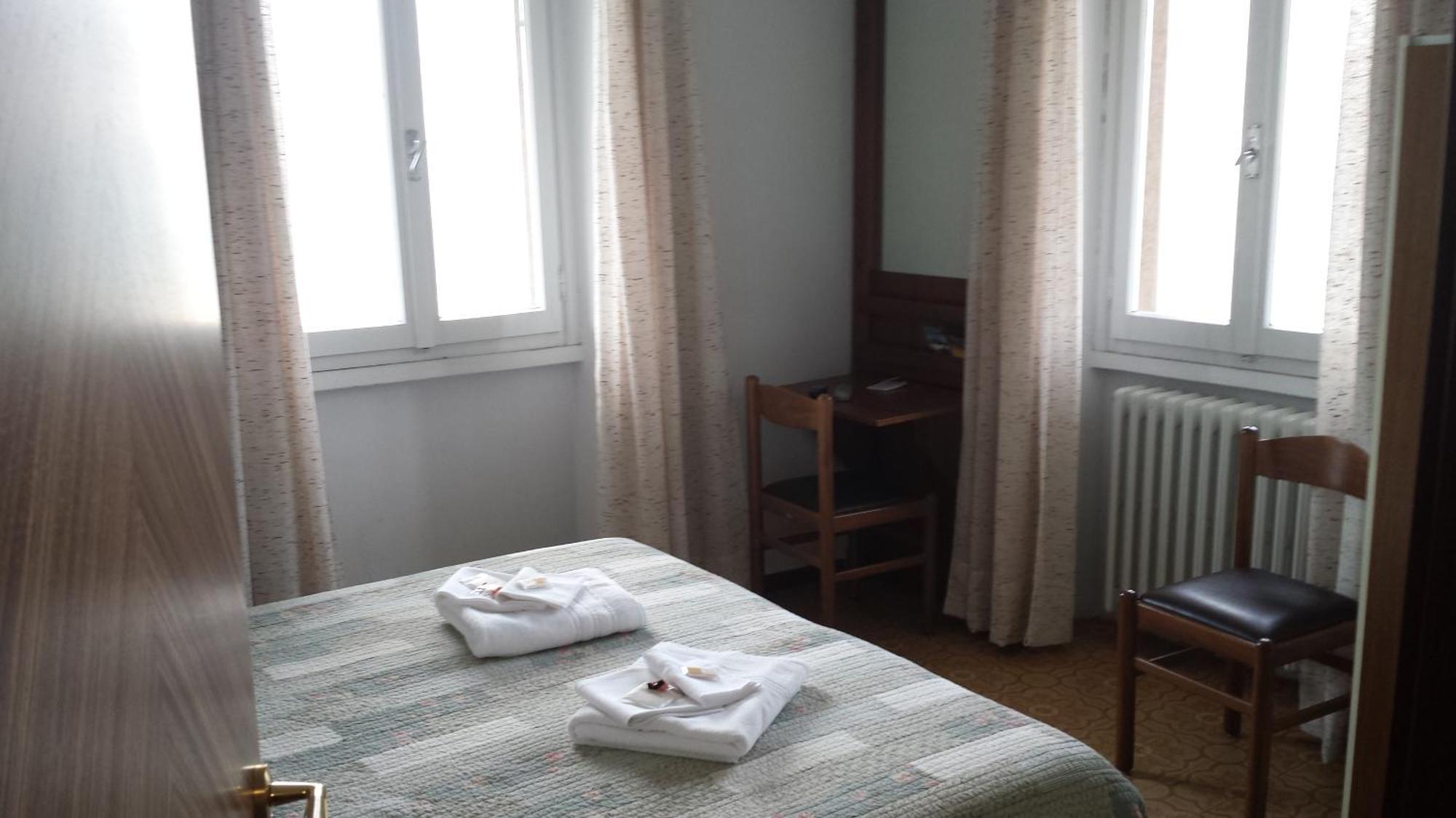 Pet Friendly Mirabeau 3*